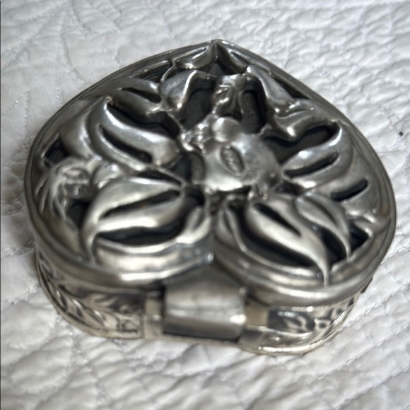 Heart-Shaped Silver Trinket Box - Picture 5 of 7
